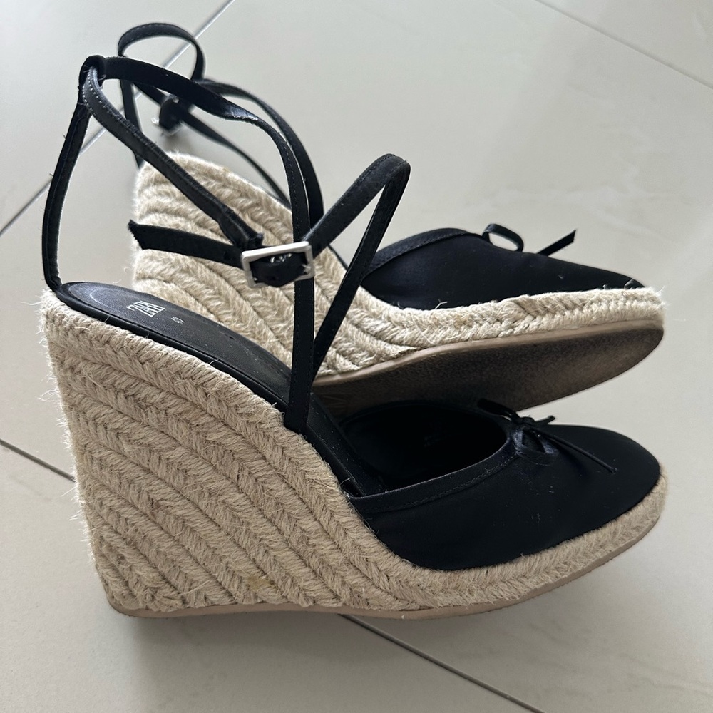 Elegant Black Wedge Sandals